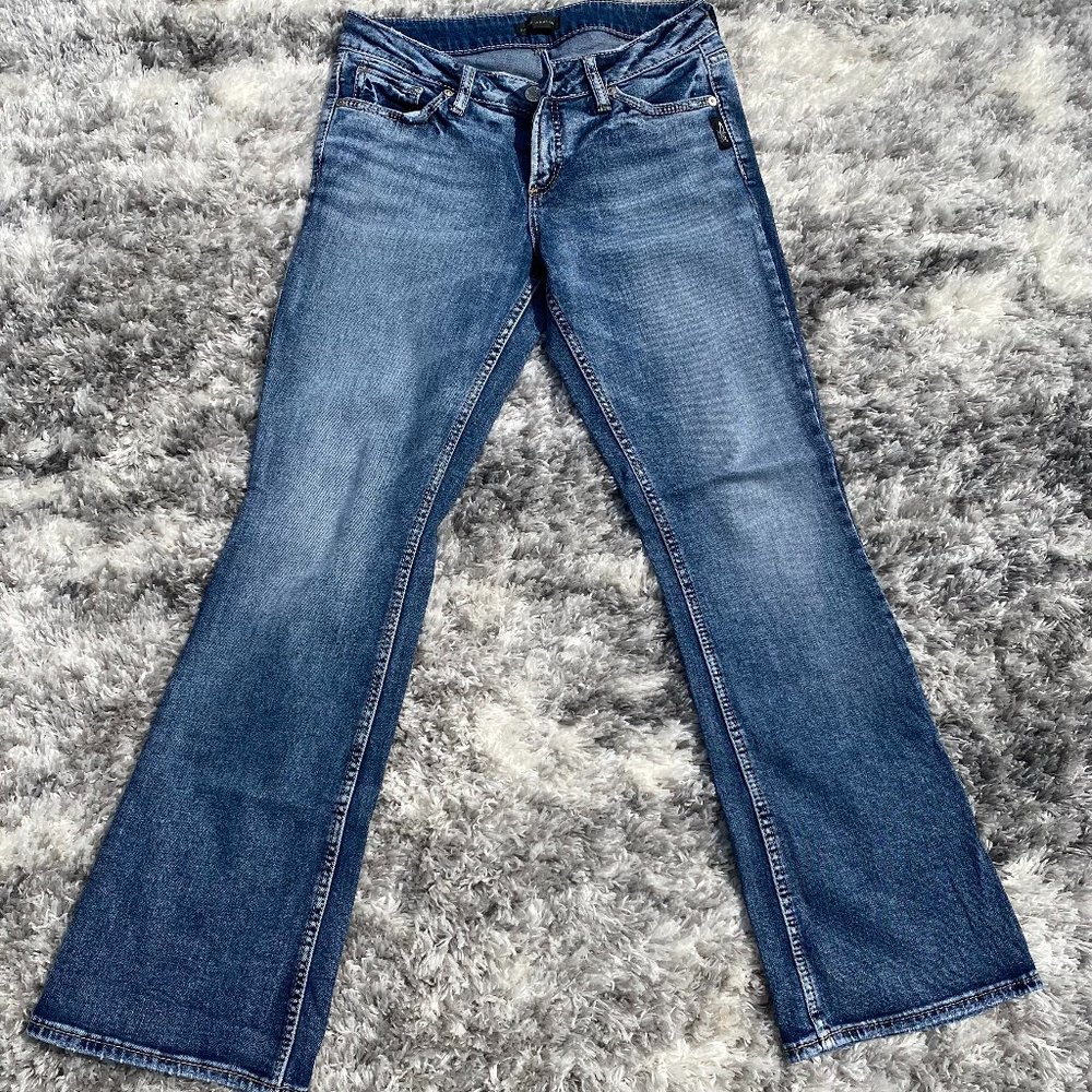 L93719SCP298 Suki Mid Rise Bootcut Jean NWOT Medium Wash Size 27